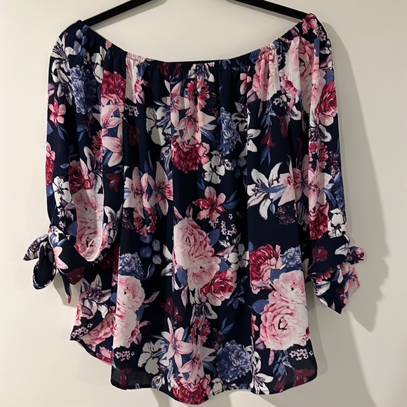 Off the shoulder blouse - Picture 4 of 4